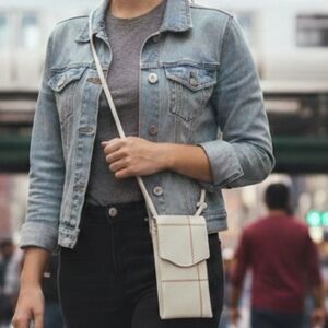 Elegant Cream Cellphone Crossbody Bag